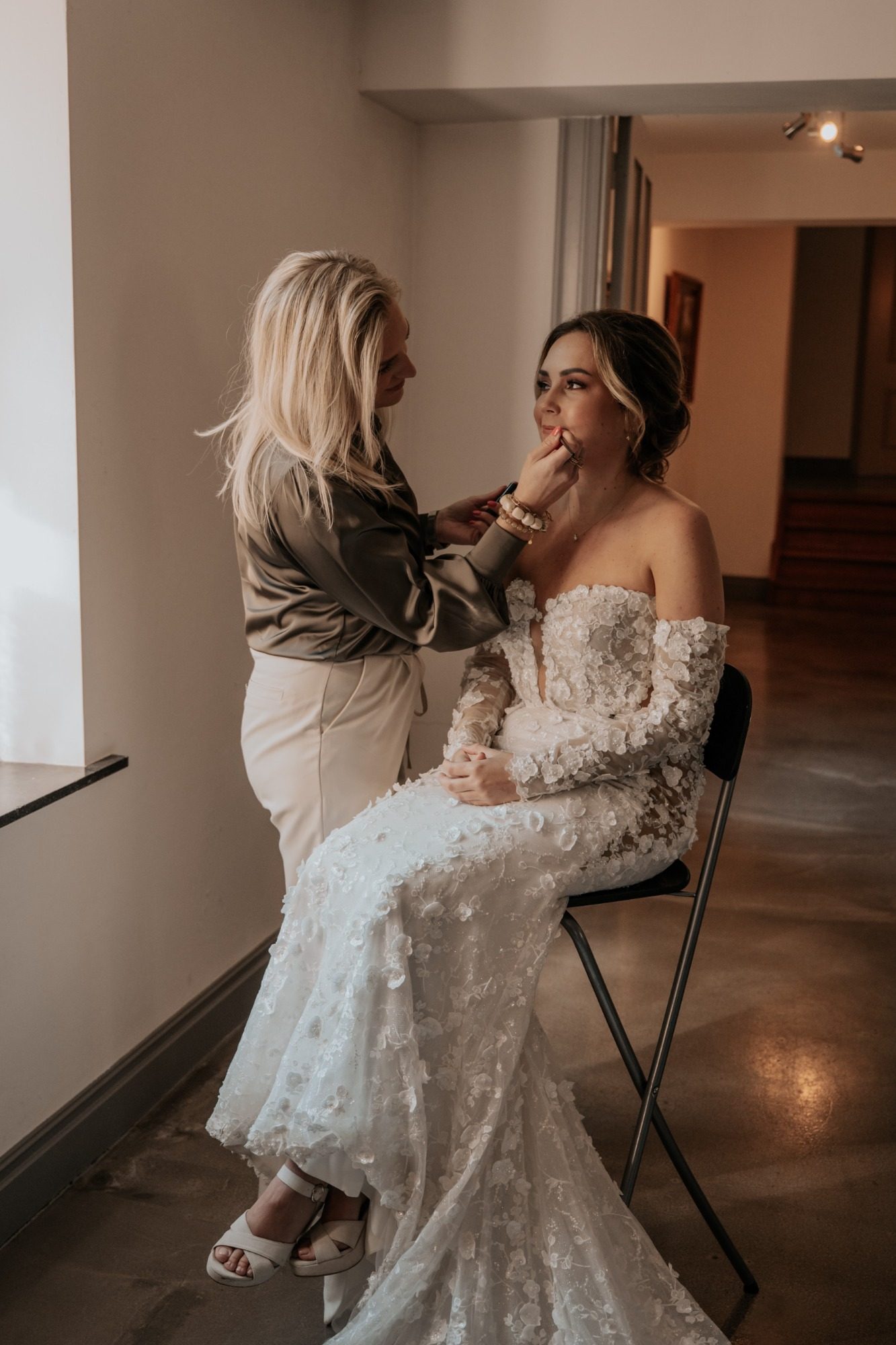 trouwen, bruidsmake-up, bruidsjurk, bruidsvisagie, make-up, visagie, visagist, makeupartist, make-upartiest, visagie Oisterwijk, trouwen